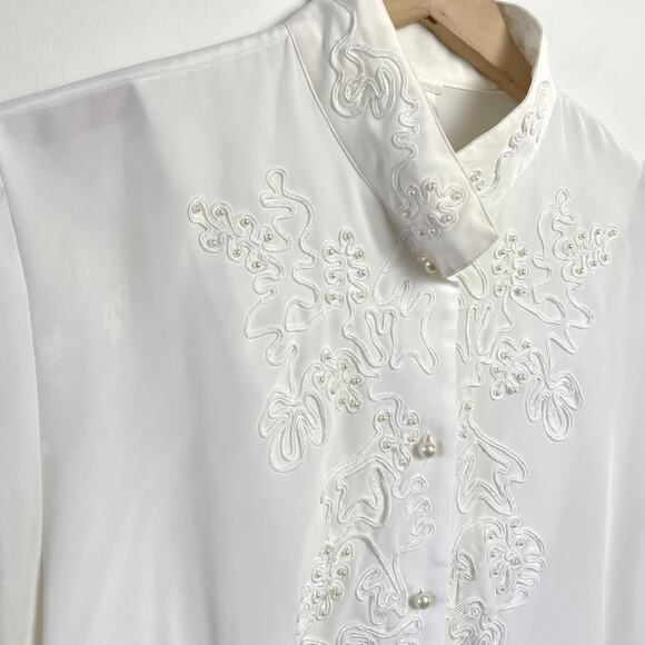 Vintage 80s Embroidered Blouse Medium White Edwardian Romantic Pearl Buttons - Picture 2 of 8